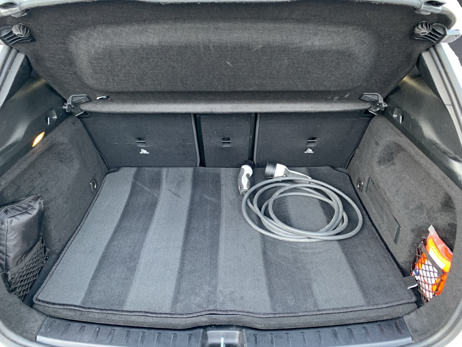 MERCEDES-BENZ EQA 250-image-12
