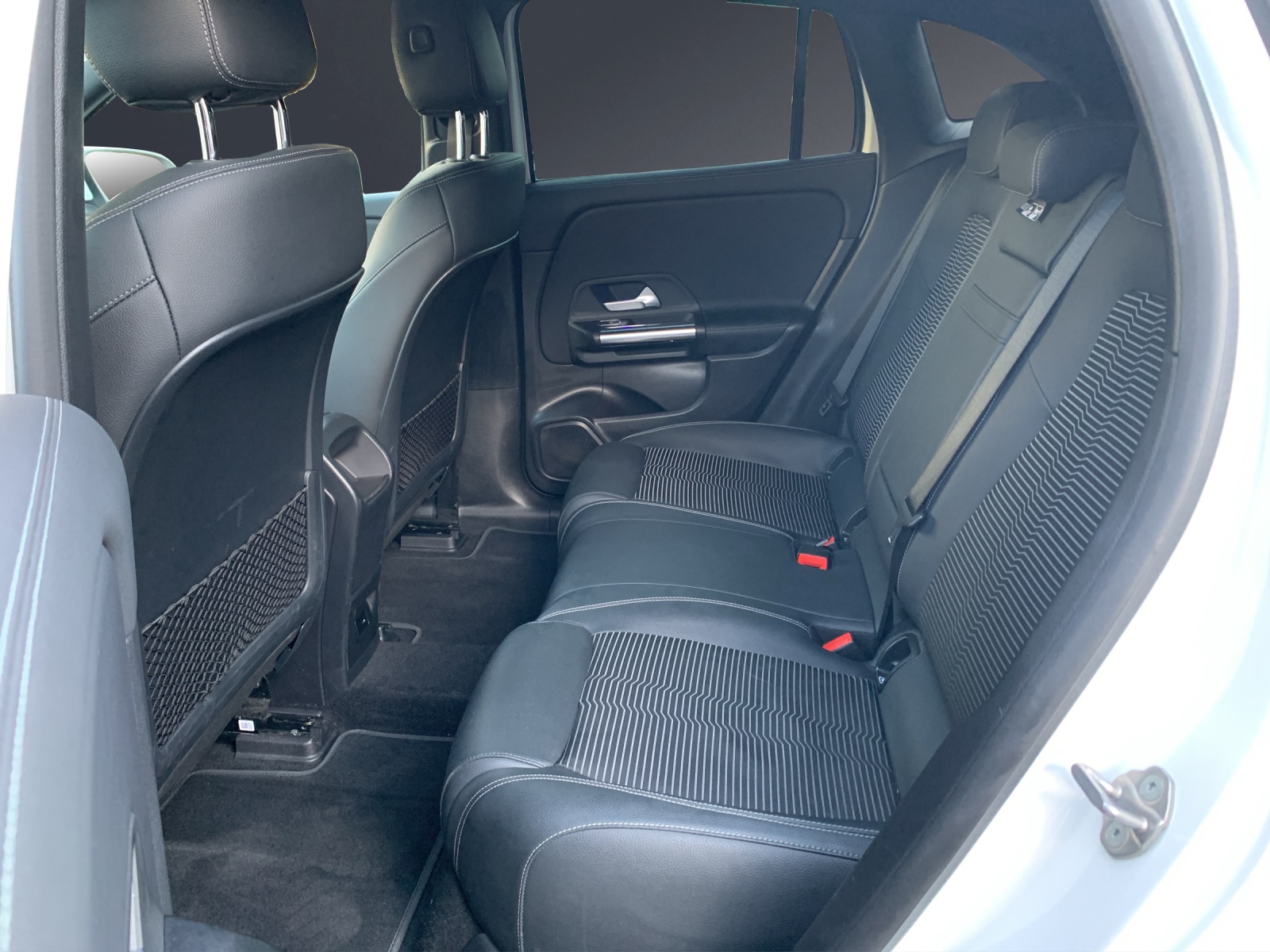 MERCEDES-BENZ EQA 250-image-10