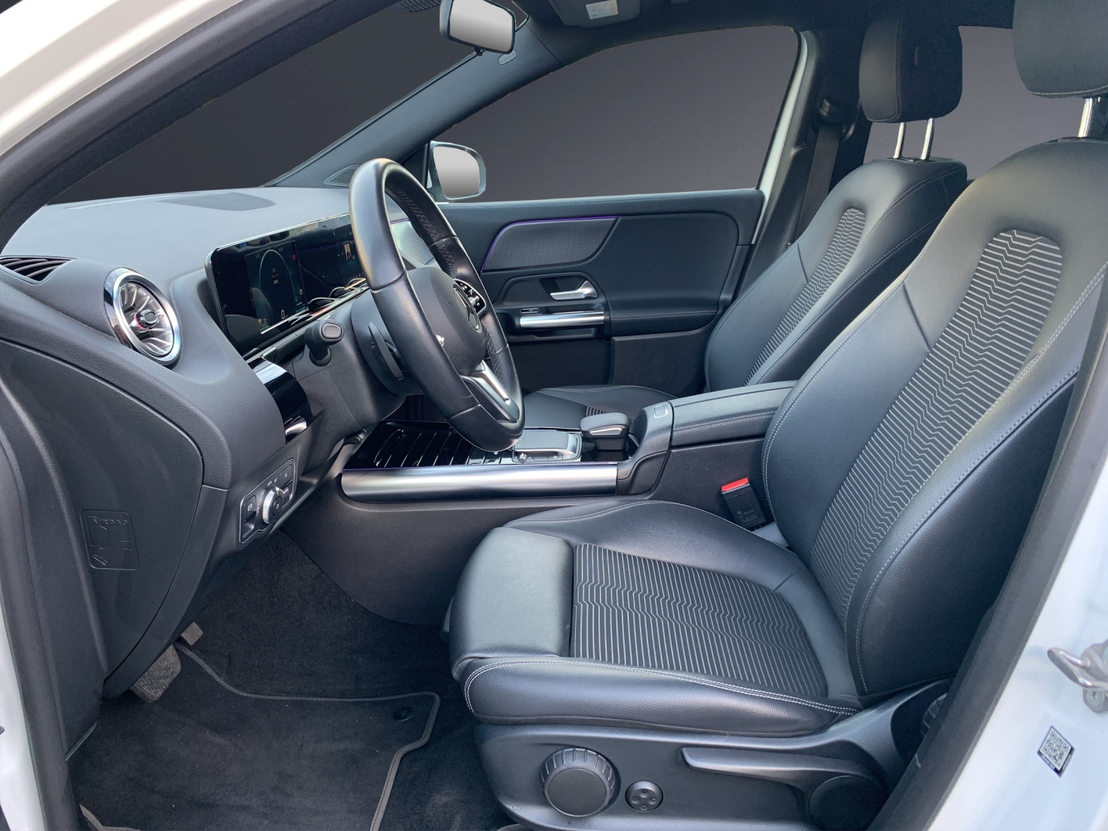 MERCEDES-BENZ EQA 250-image-5