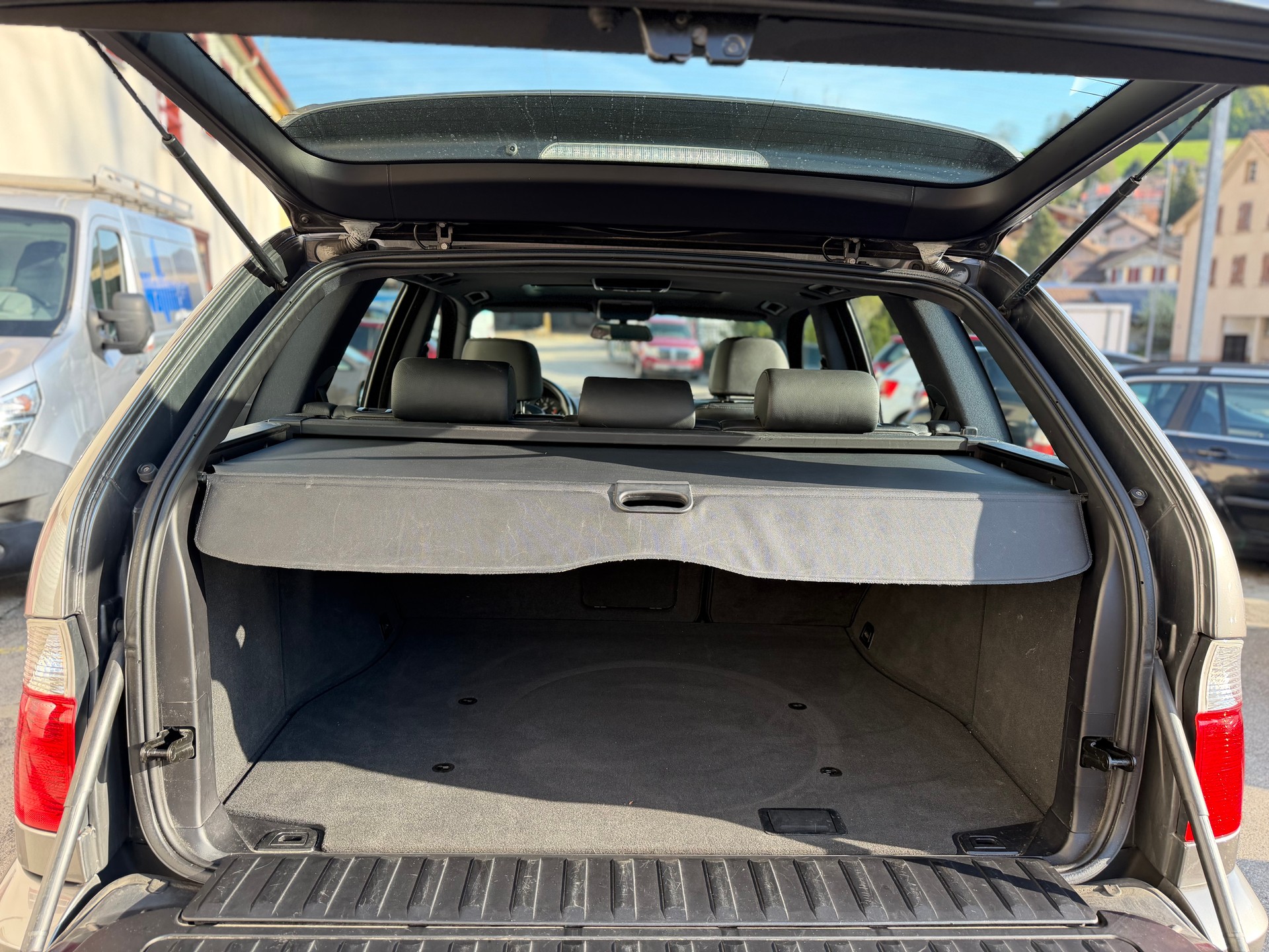 BMW X5 3.0i-image-9