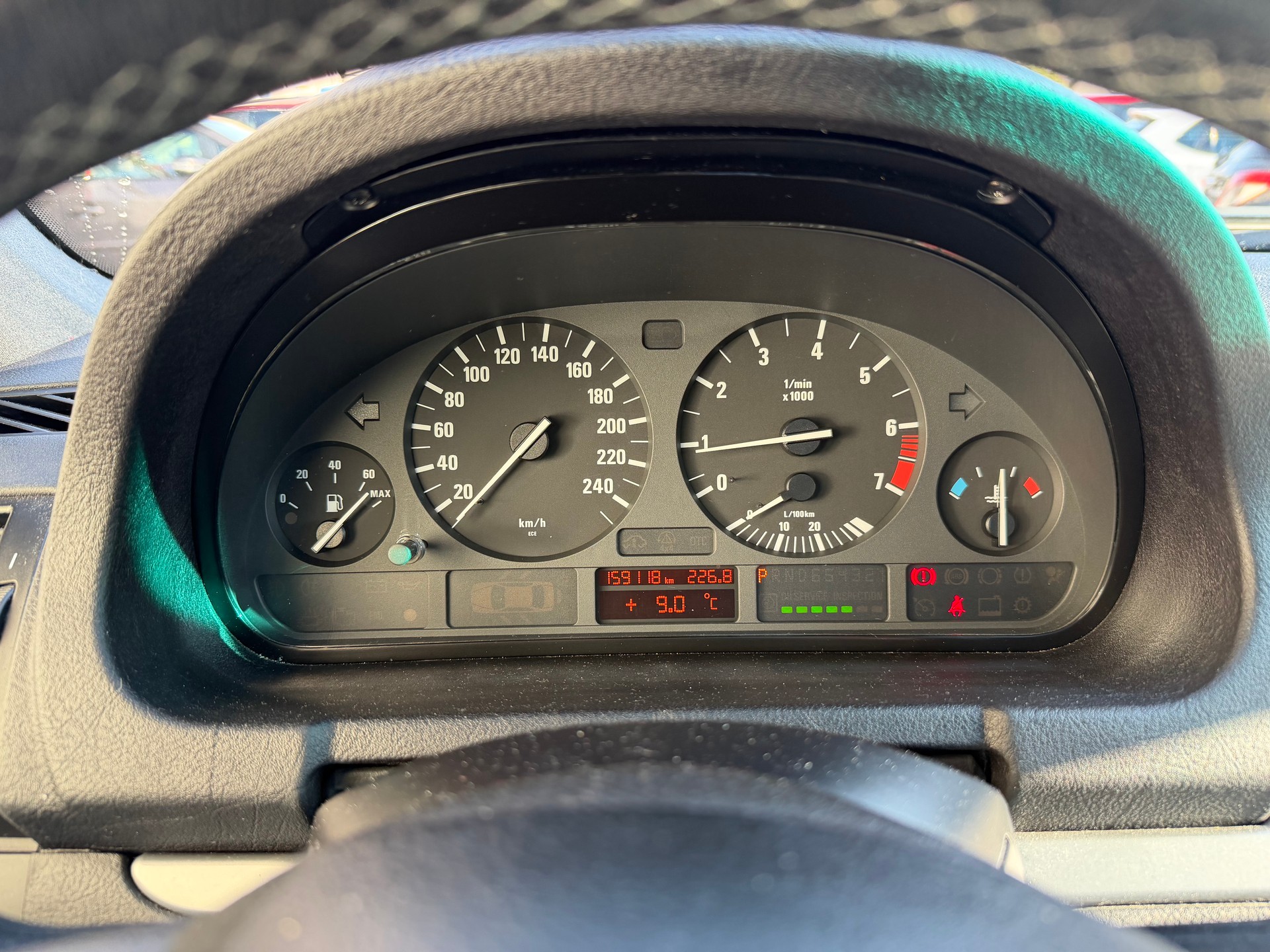 BMW X5 3.0i-image-11