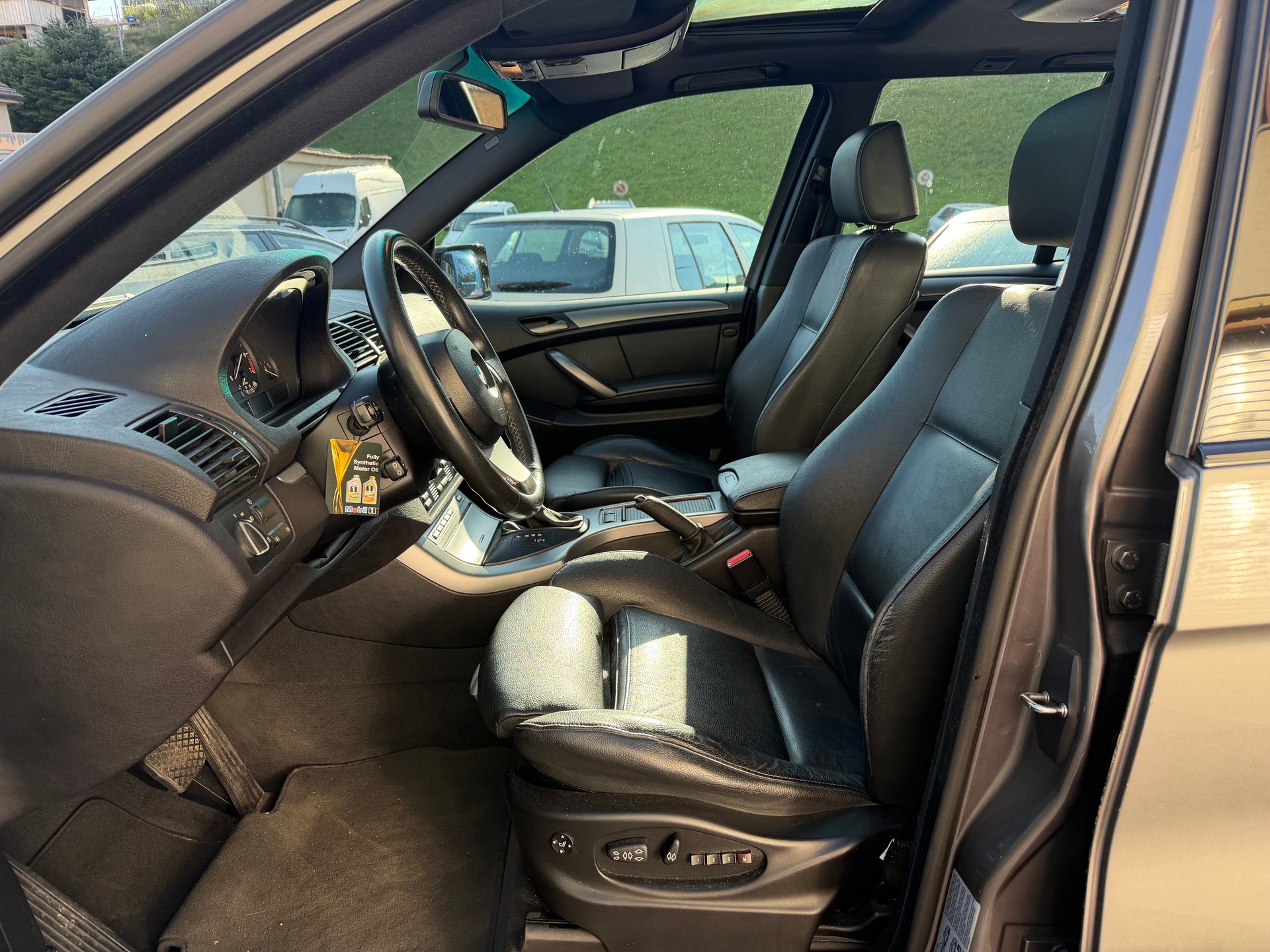 BMW X5 3.0i-image-5