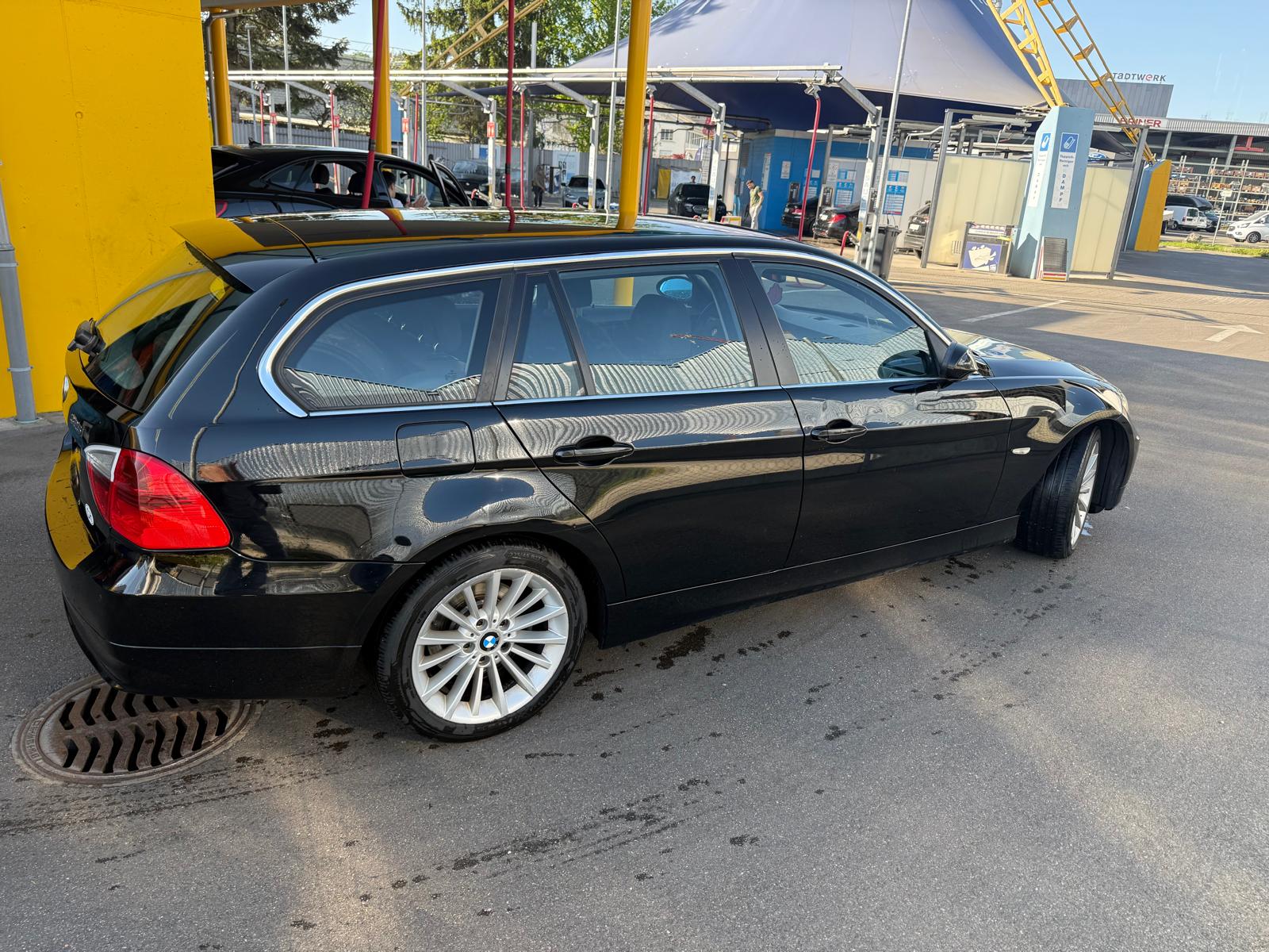BMW 325i Touring-image-4