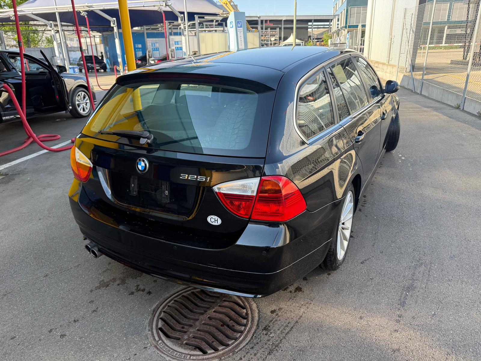 BMW 325i Touring-image-7