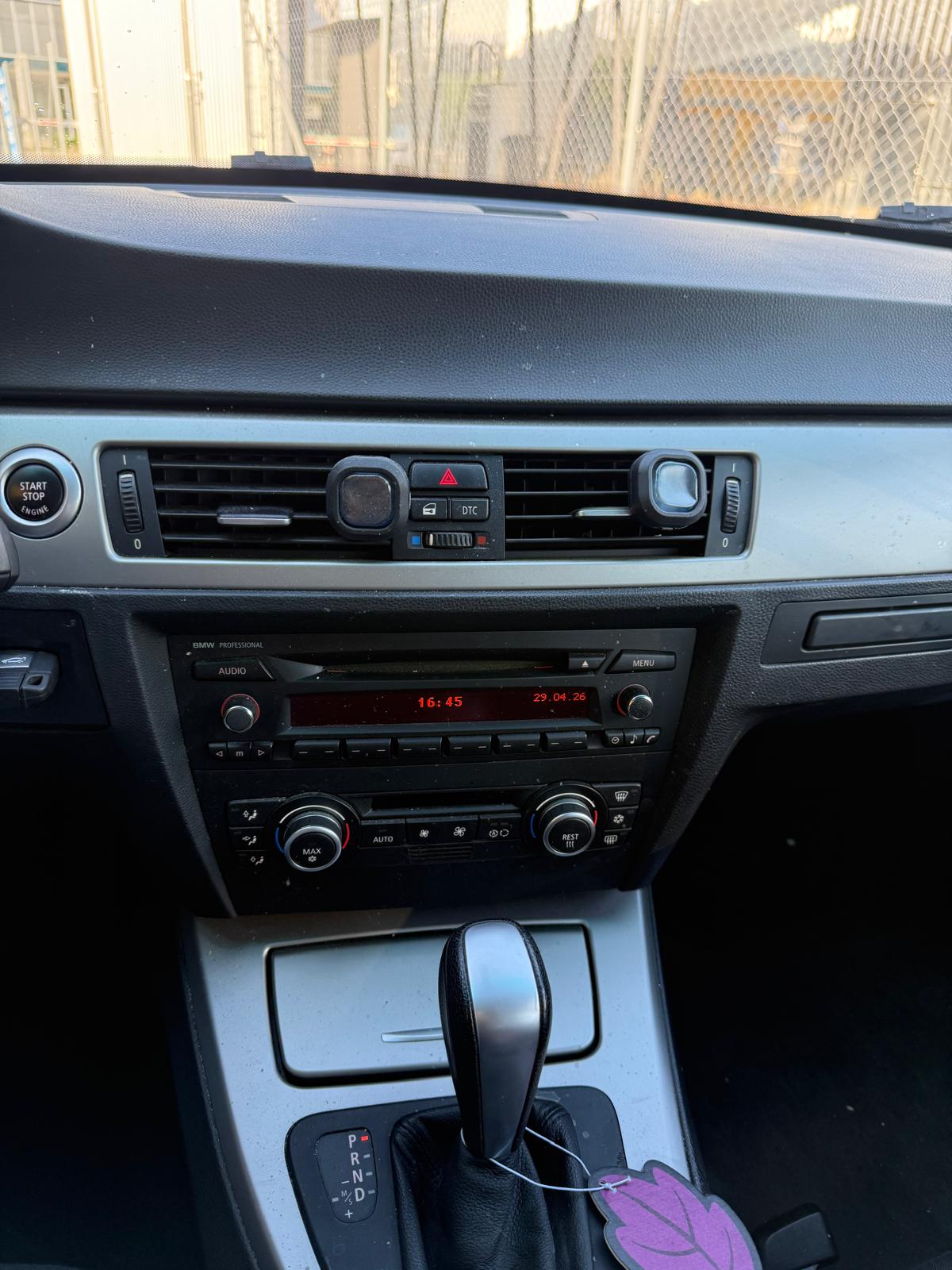 BMW 325i Touring-showroom-element-2