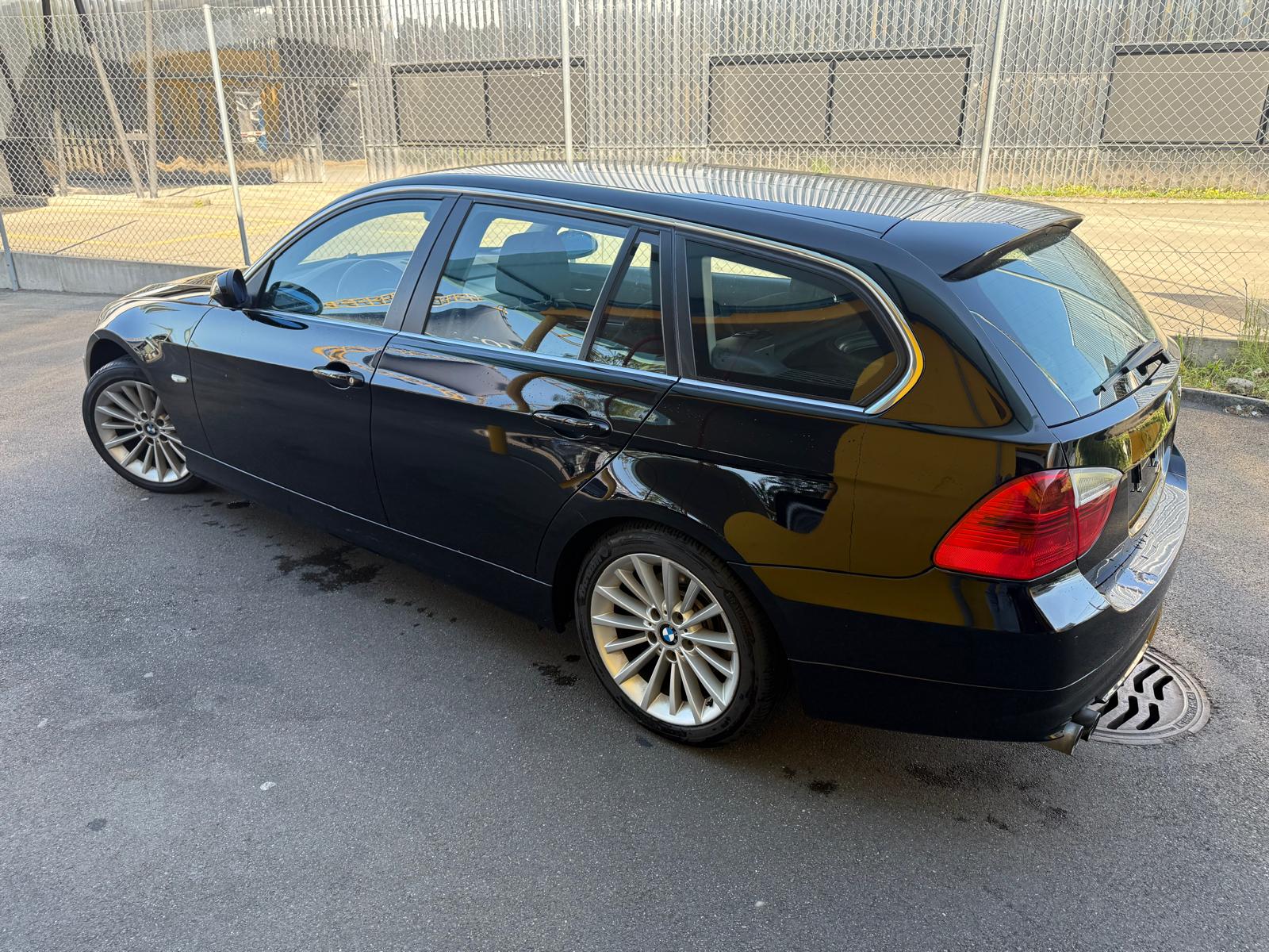 BMW 325i Touring-image-5