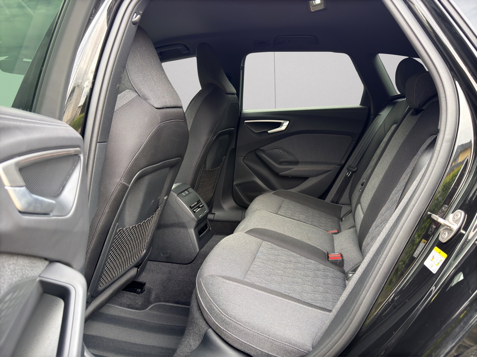 AUDI A5 Avant TFSI 150 kW S tronic S-Line Optikpaket Black-image-17