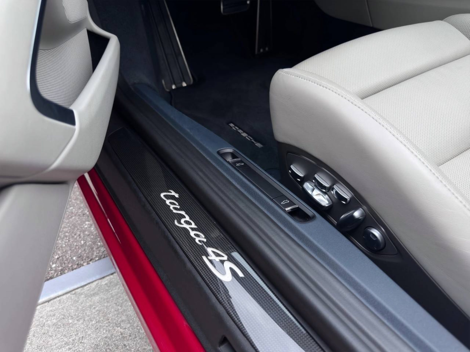 PORSCHE 911 Targa 4S-image-27