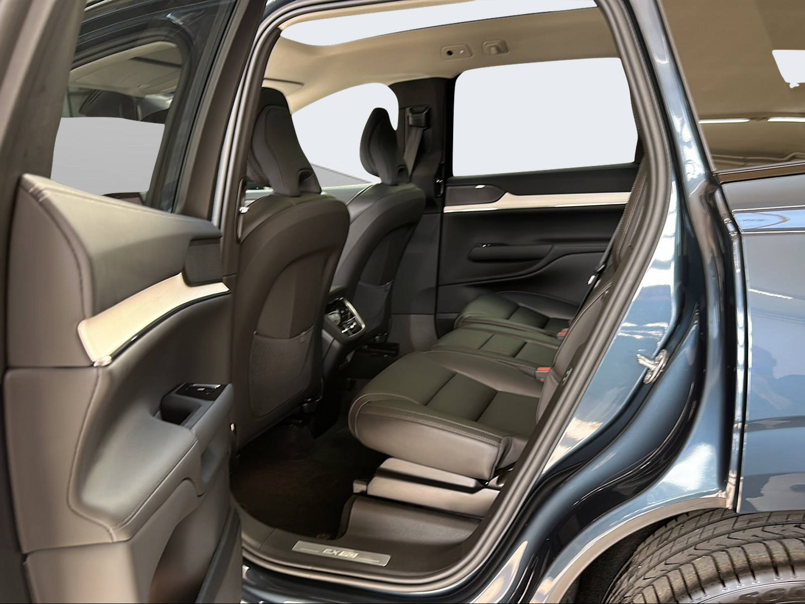 VOLVO EX 90 Twin Ultra AWD-image-11