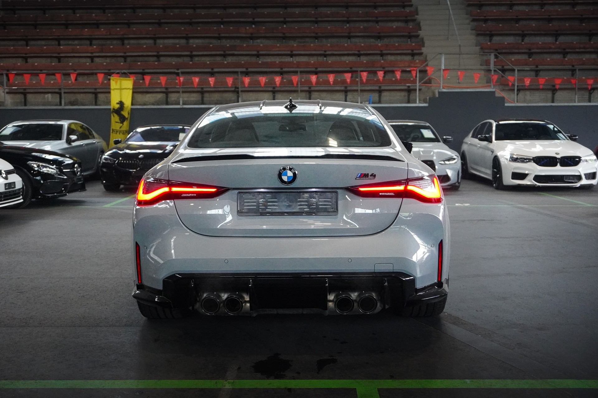 BMW M4 Coupé Competition-showroom-element-3
