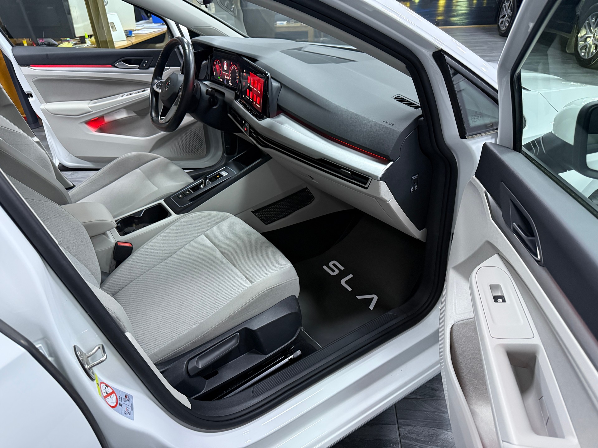 VW Golf 2.0 TDI Life-image-9