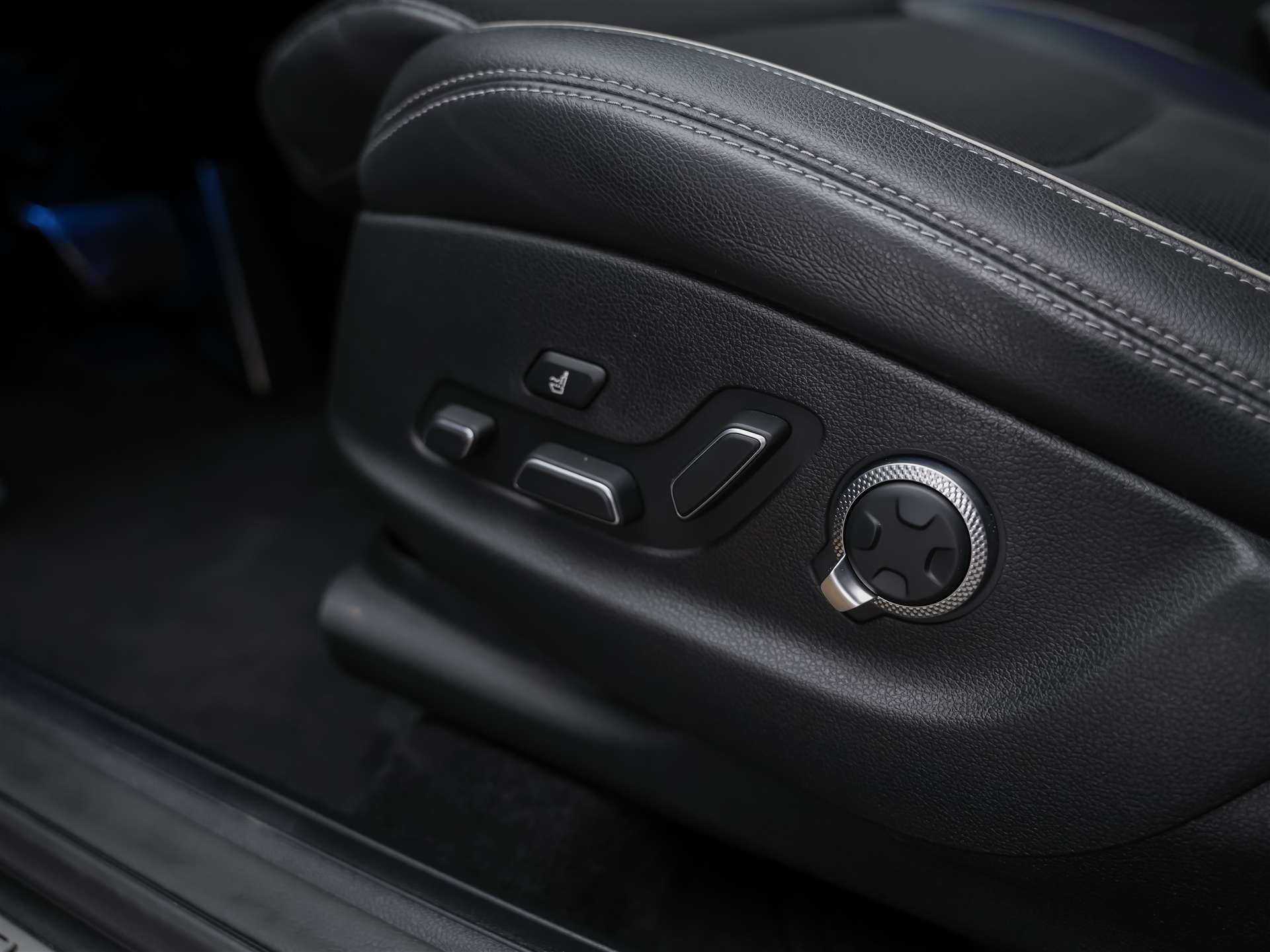 GENESIS GV70 2.5 TGDI Sport AT8 AWD *Matt Lackierung*Massage*Lexicon*Head-Up*-image-29