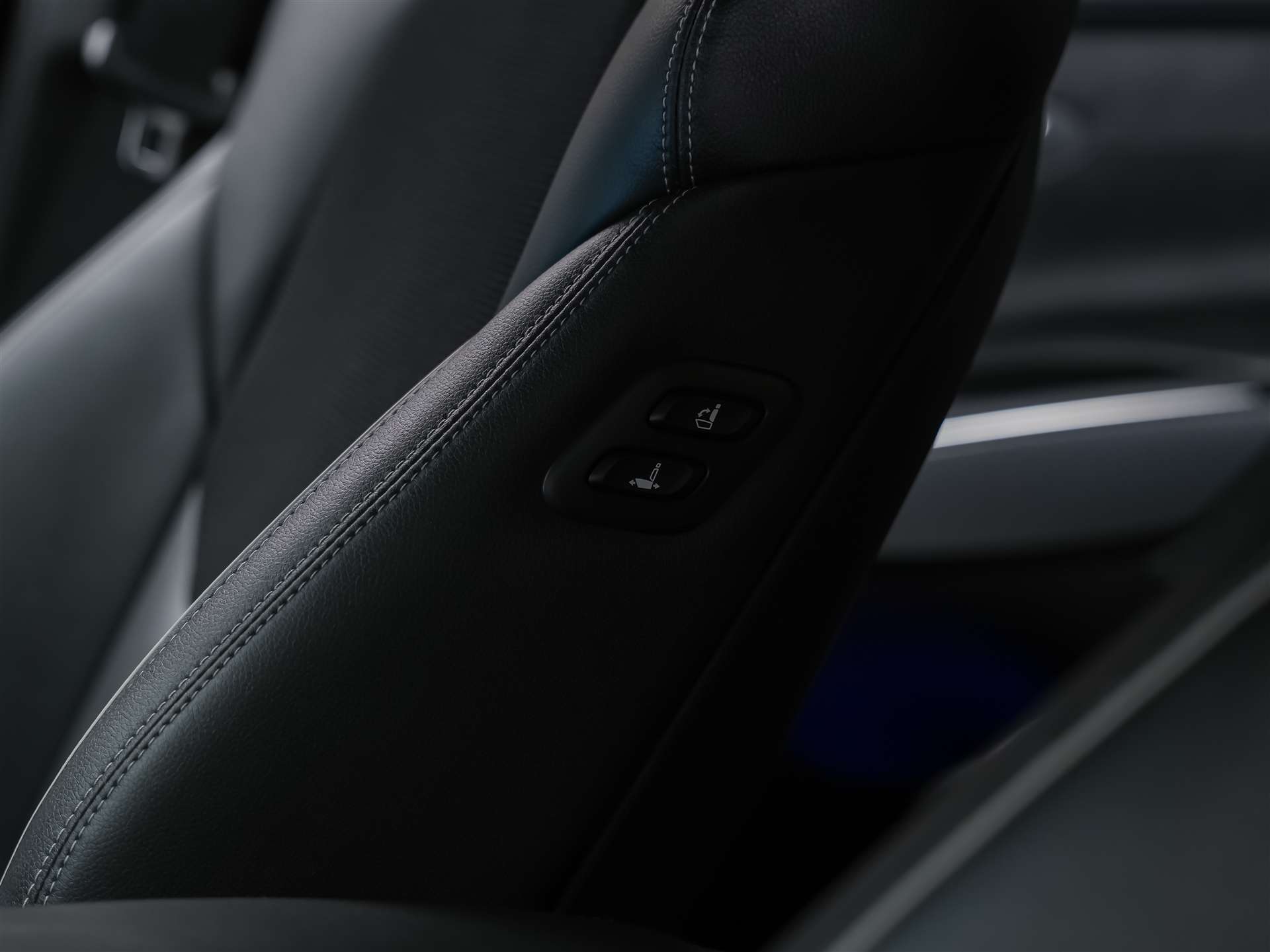 GENESIS GV70 2.5 TGDI Sport AT8 AWD *Matt Lackierung*Massage*Lexicon*Head-Up*-image-11