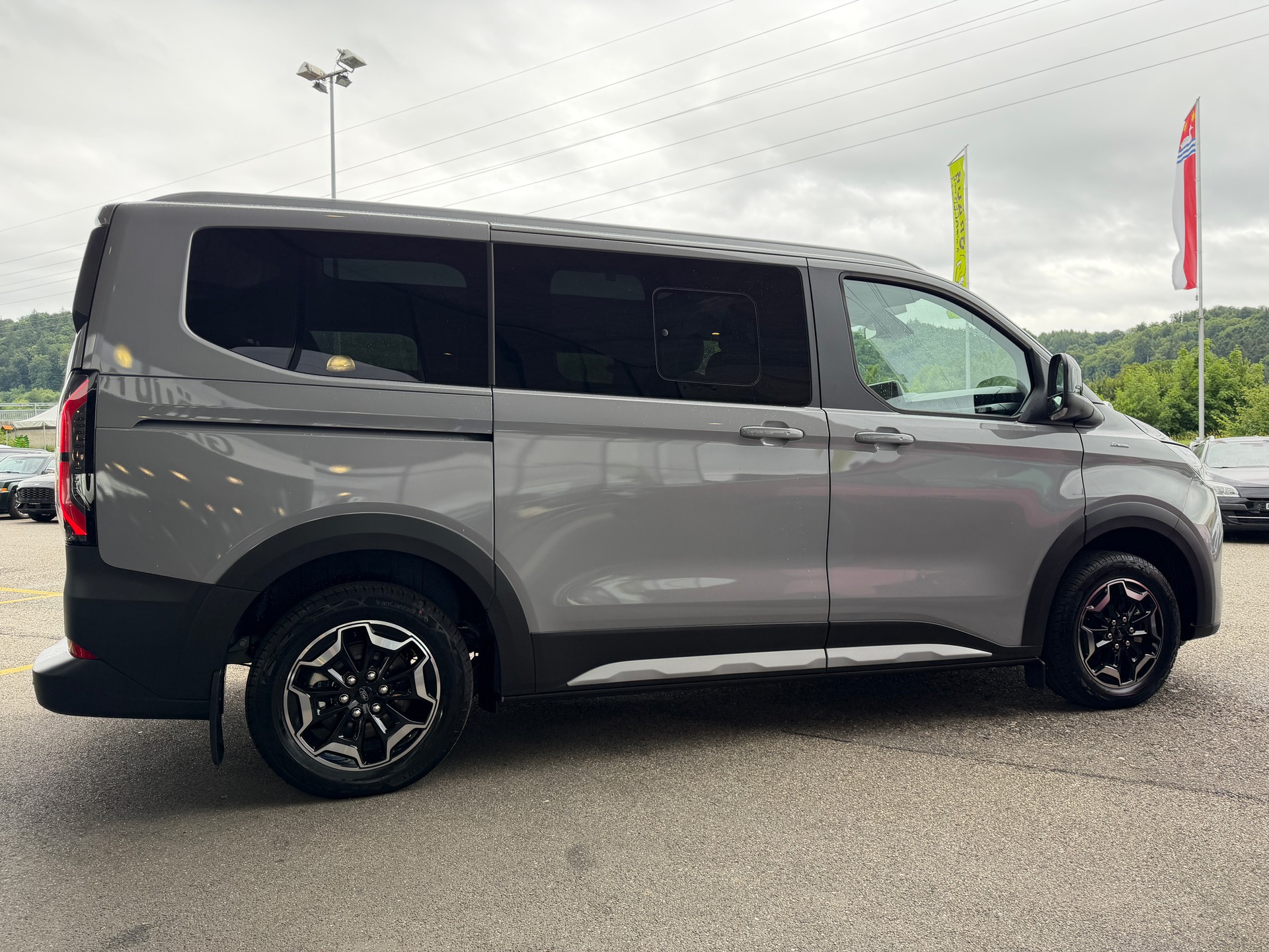 FORD Tourneo Bus 340 L1H1 65kWh Active-image-5