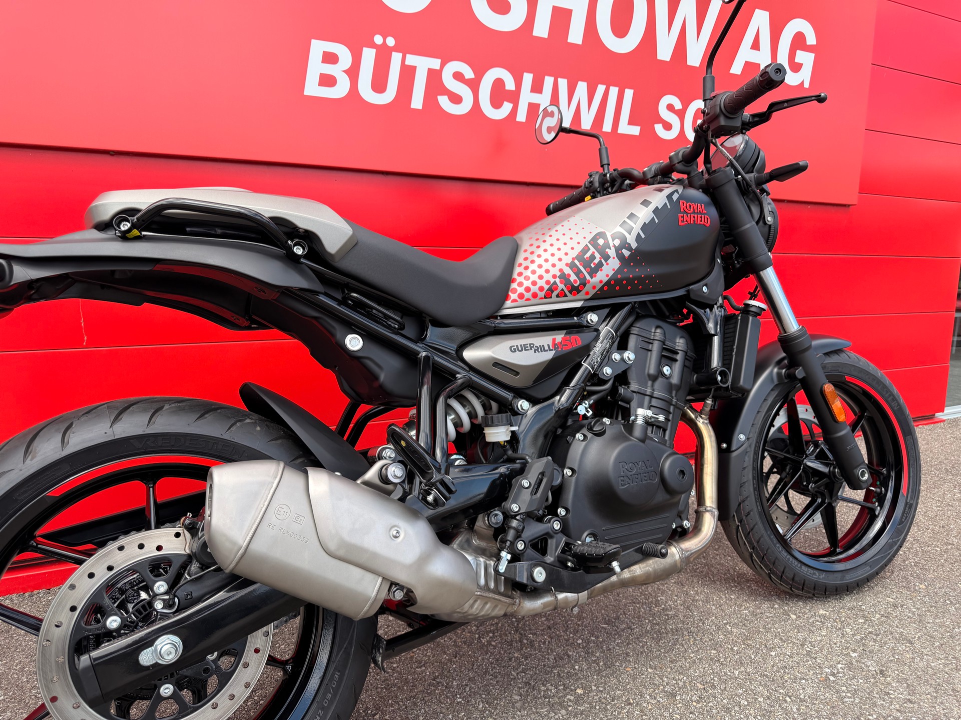 ROYAL ENFIELD Guerrilla 450 Mid-image-3