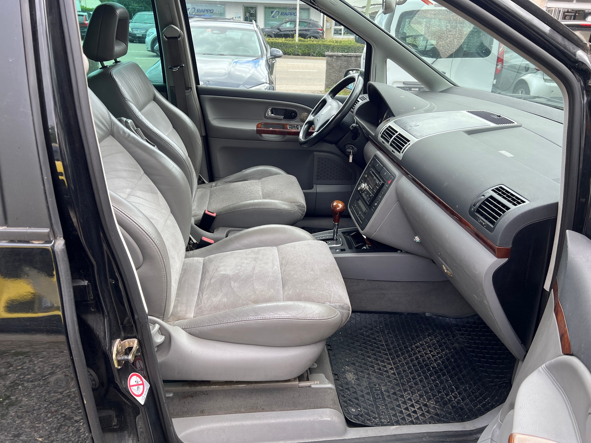 VW Sharan 1.9 TDI Highline Automat-image-9