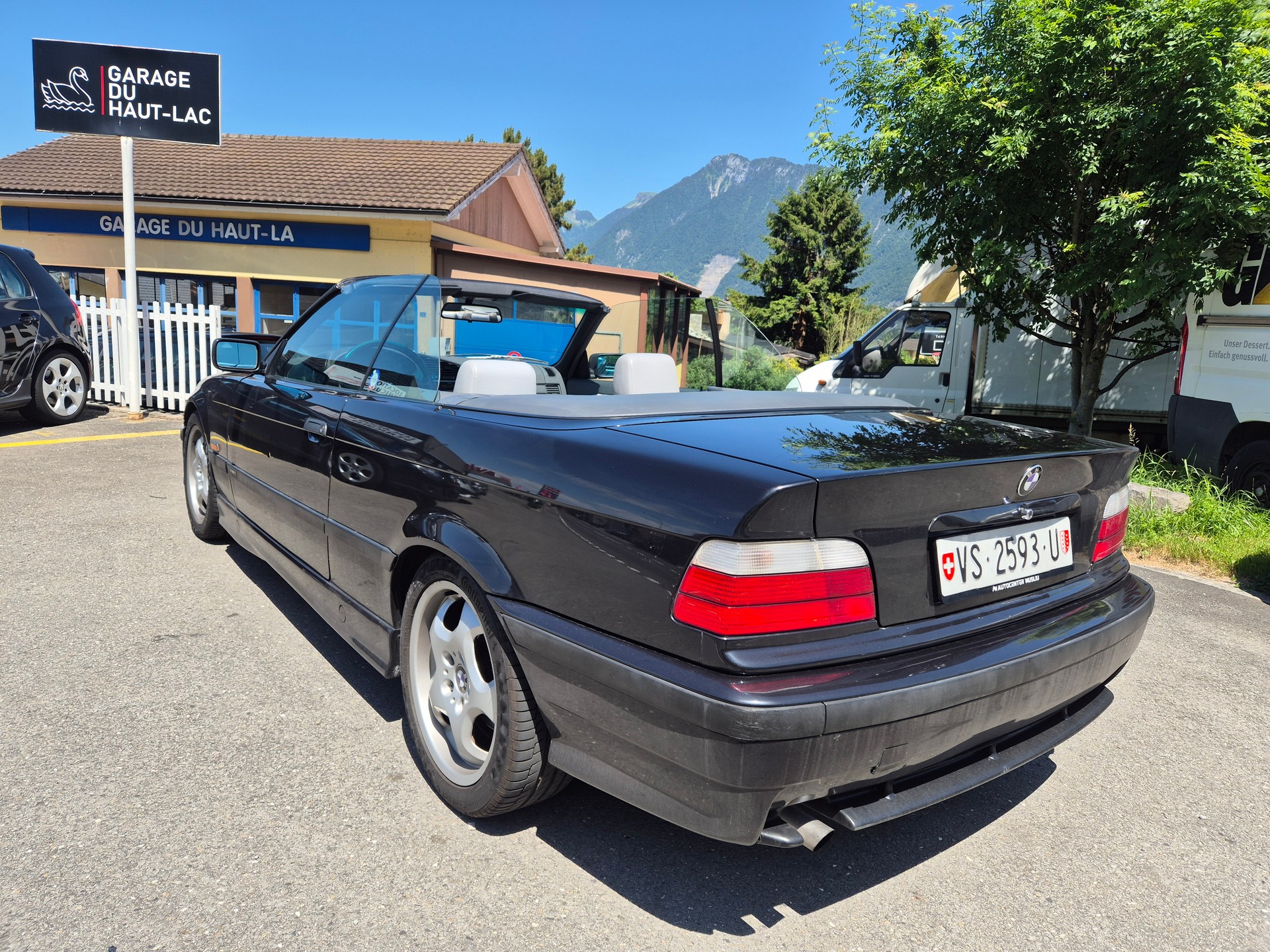 BMW 318i Cabrio M-PACK-image-11