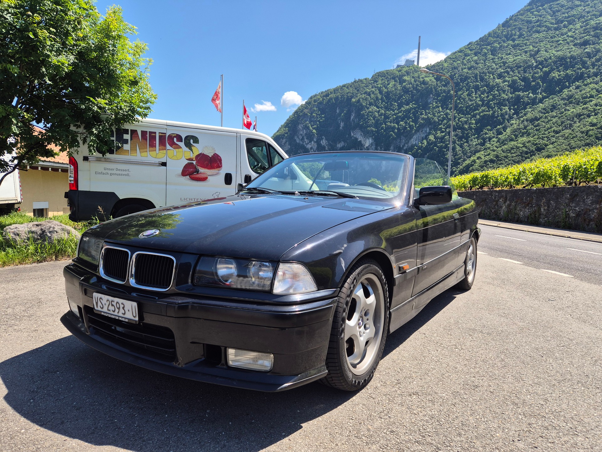 BMW 318i Cabrio M-PACK-image-2