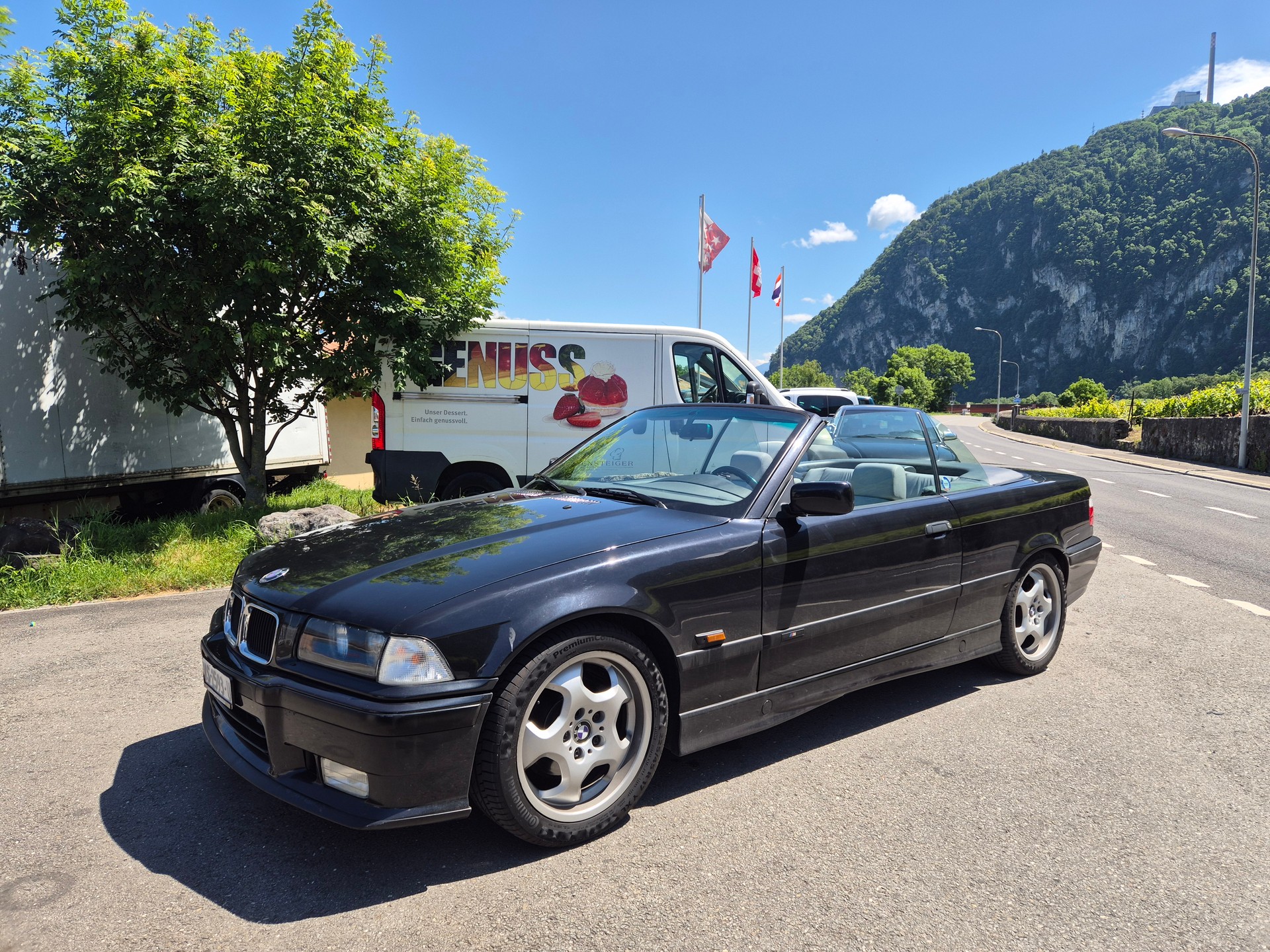 BMW 318i Cabrio M-PACK-image-1