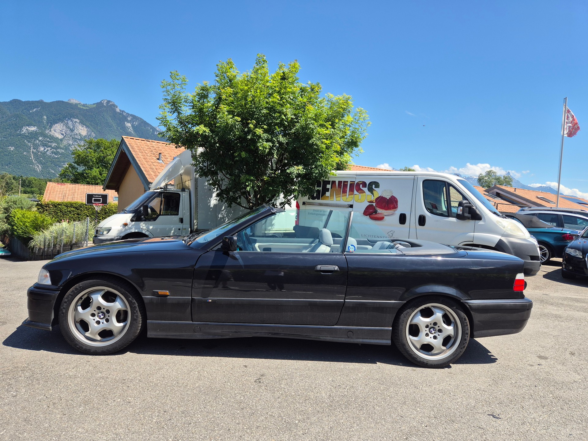 BMW 318i Cabrio M-PACK-image-3