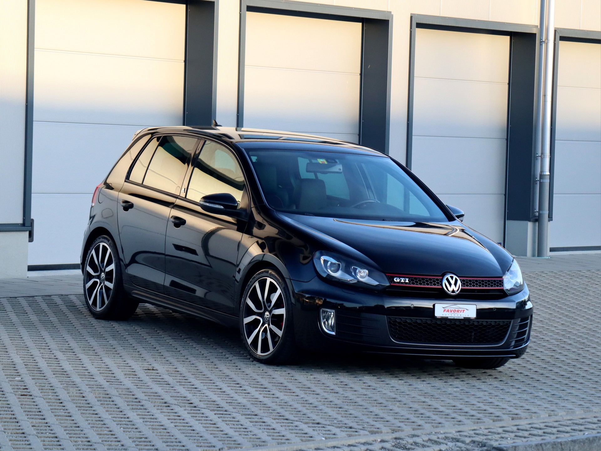VW Golf 2.0 TSI GTI Adidas DSG (CH)-image-6