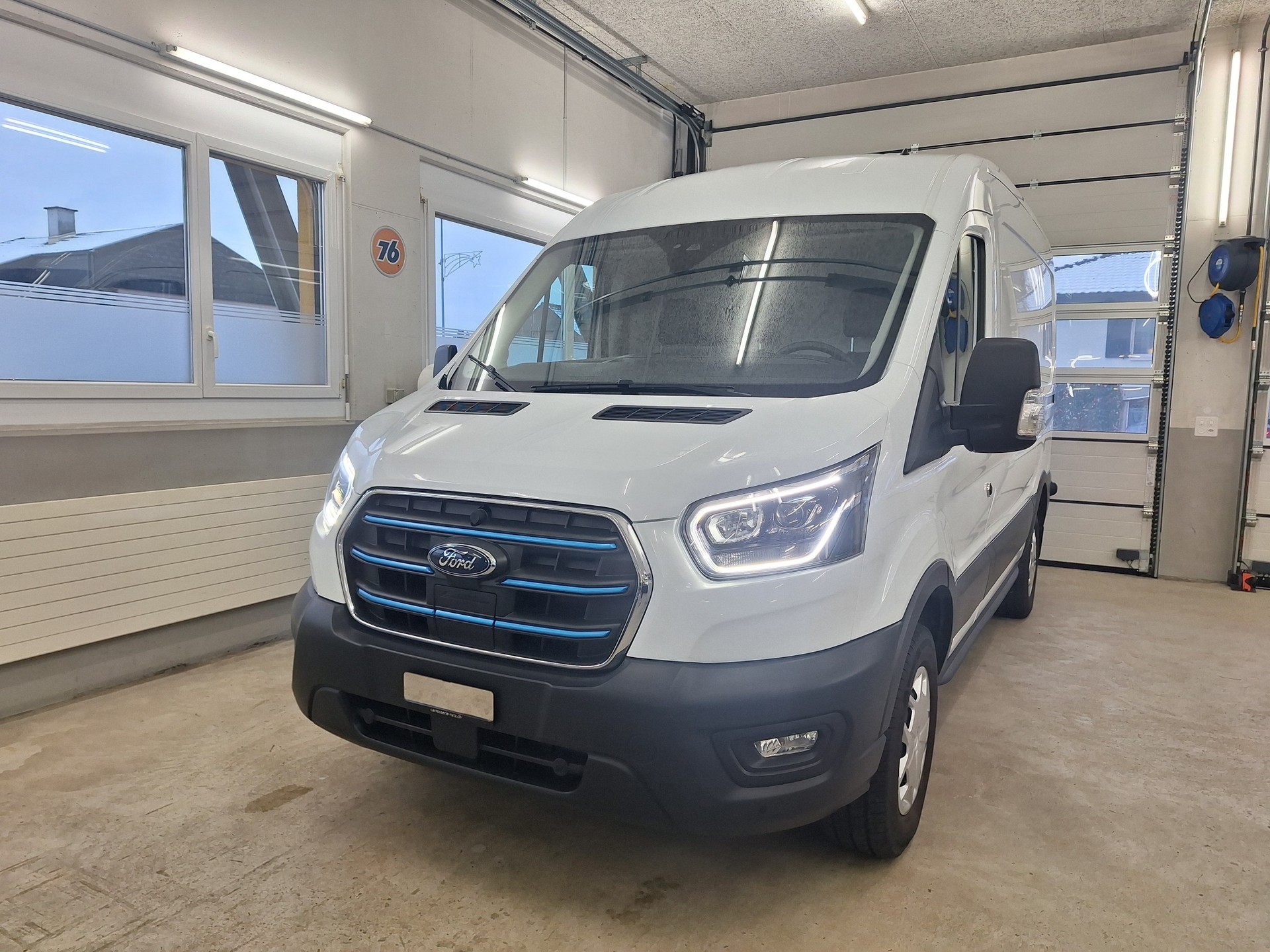 FORD E-Transit Van 350 L2 Trend RWD 68kWh⚡CH-Auslieferung mit Fortlaufender Herstellergarantie in Neuzustand⚡-showroom-element-1