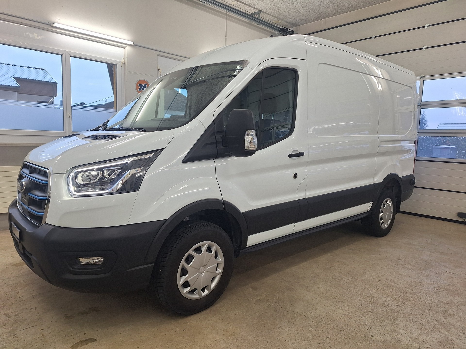 FORD E-Transit Van 350 L2 Trend RWD 68kWh⚡CH-Auslieferung mit Fortlaufender Herstellergarantie in Neuzustand⚡