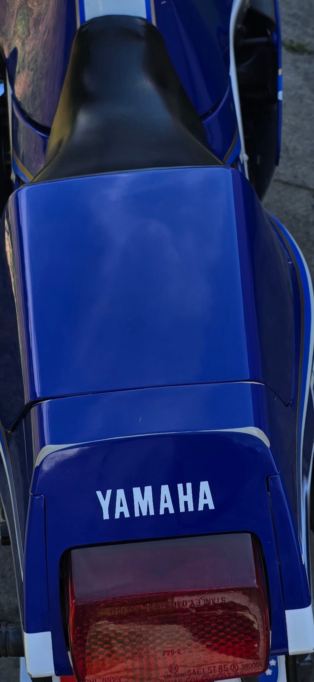 YAMAHA FZR 1000-image-9