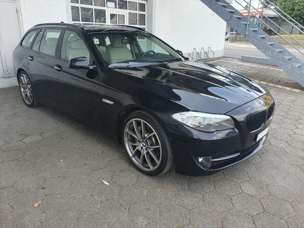 BMW 530d xDrive Touring Steptronic-showroom-element-1