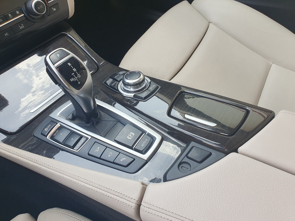 BMW 530d xDrive Touring Steptronic-image-13
