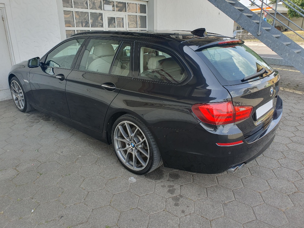 BMW 530d xDrive Touring Steptronic-showroom-element-3