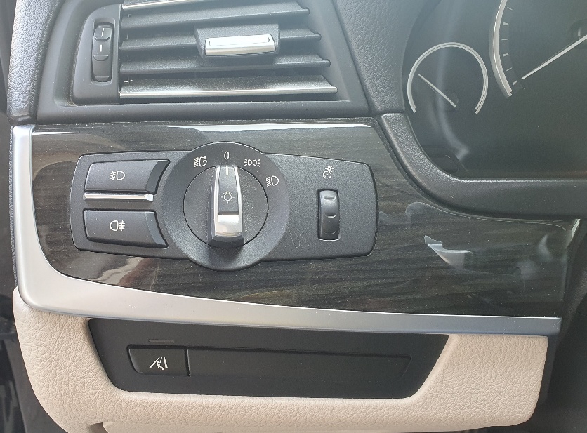 BMW 530d xDrive Touring Steptronic-image-12