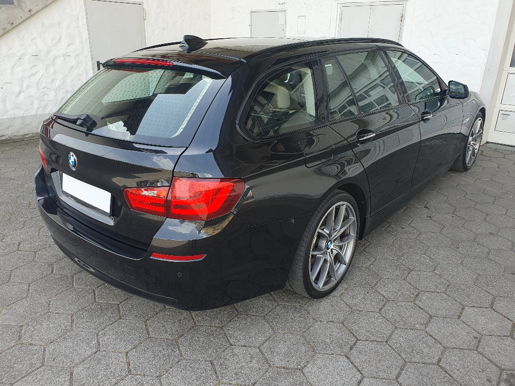 BMW 530d xDrive Touring Steptronic-showroom-element-2