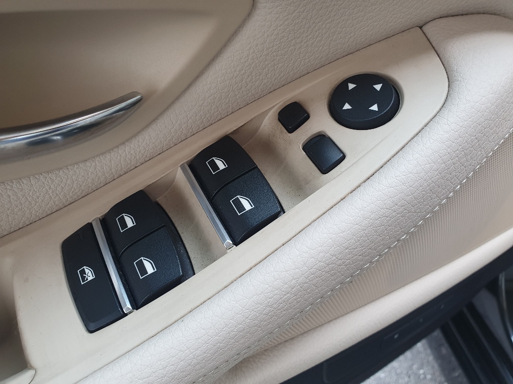 BMW 530d xDrive Touring Steptronic-image-10