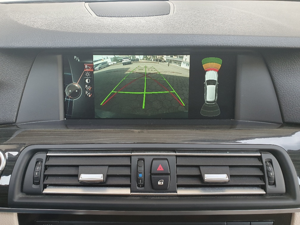 BMW 530d xDrive Touring Steptronic-image-15