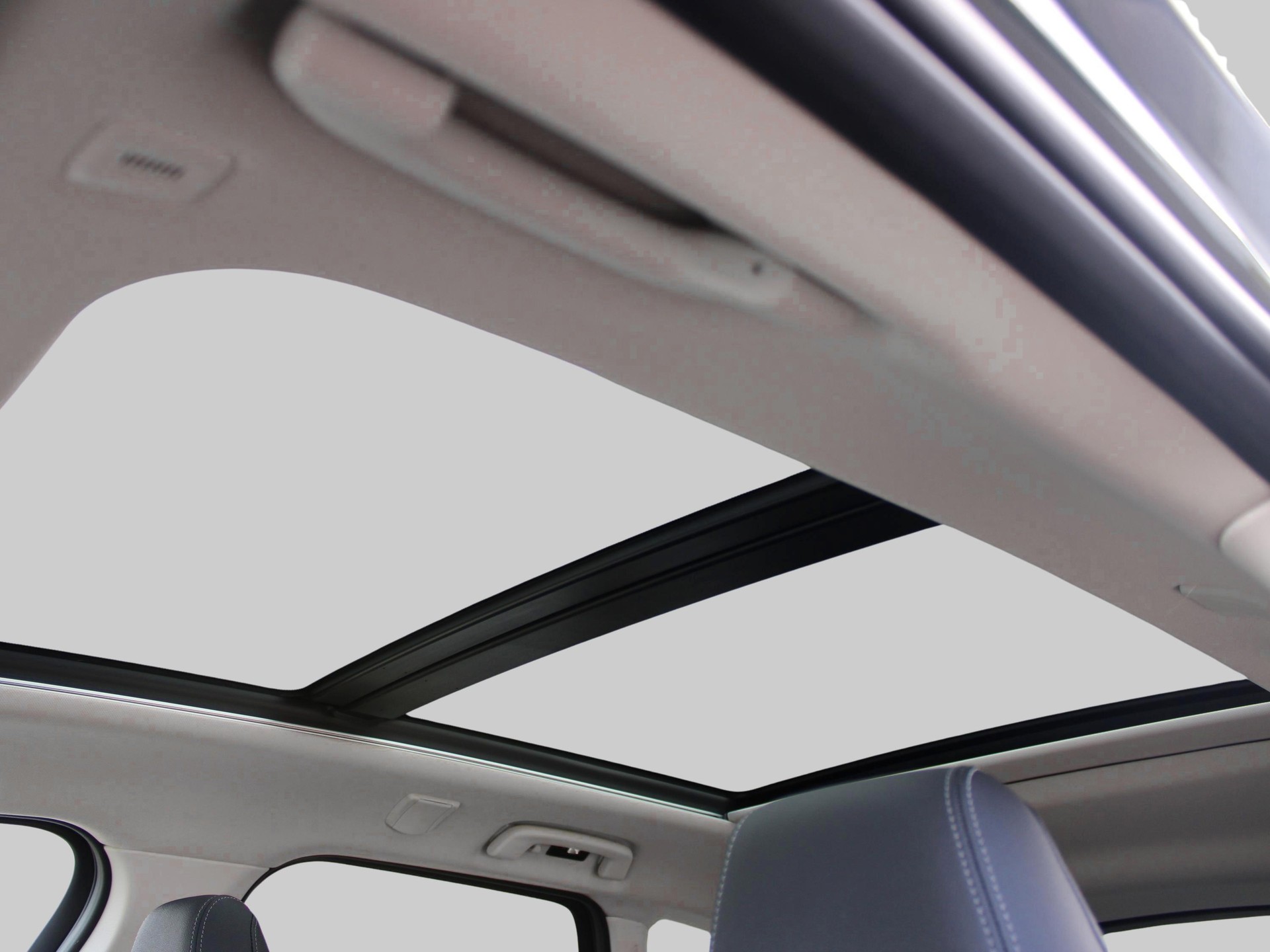 BMW 230e xDrive Luxury Line-image-20