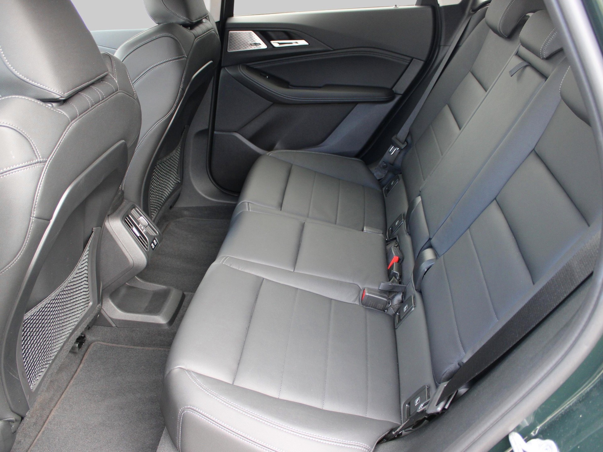 BMW 230e xDrive Luxury Line-image-18
