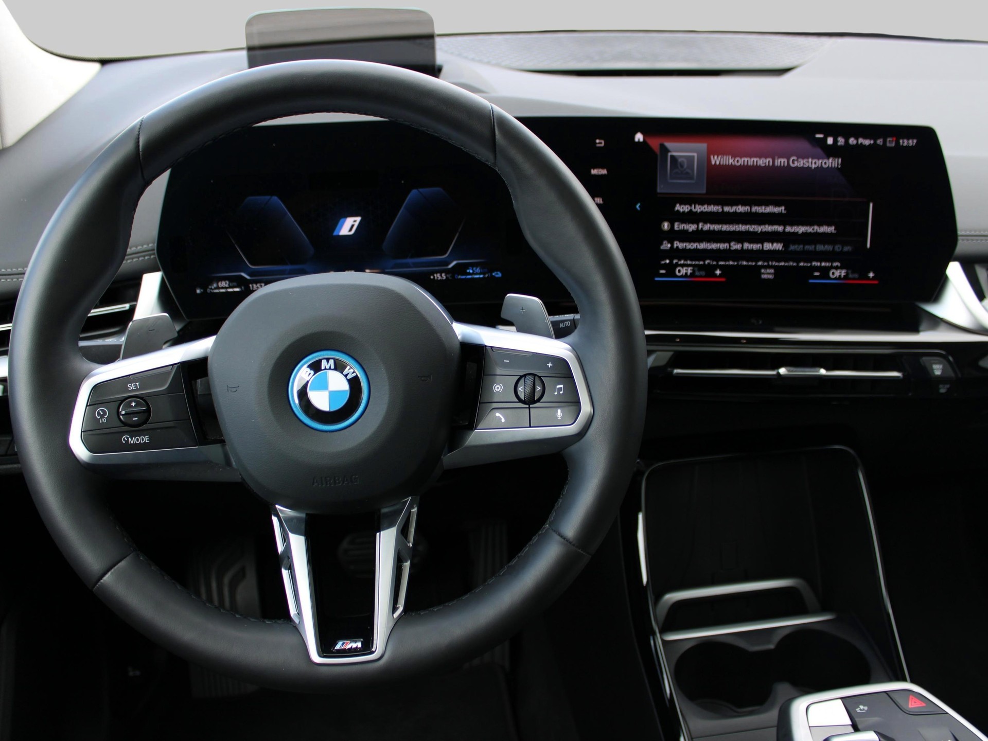 BMW 230e xDrive Luxury Line-image-7