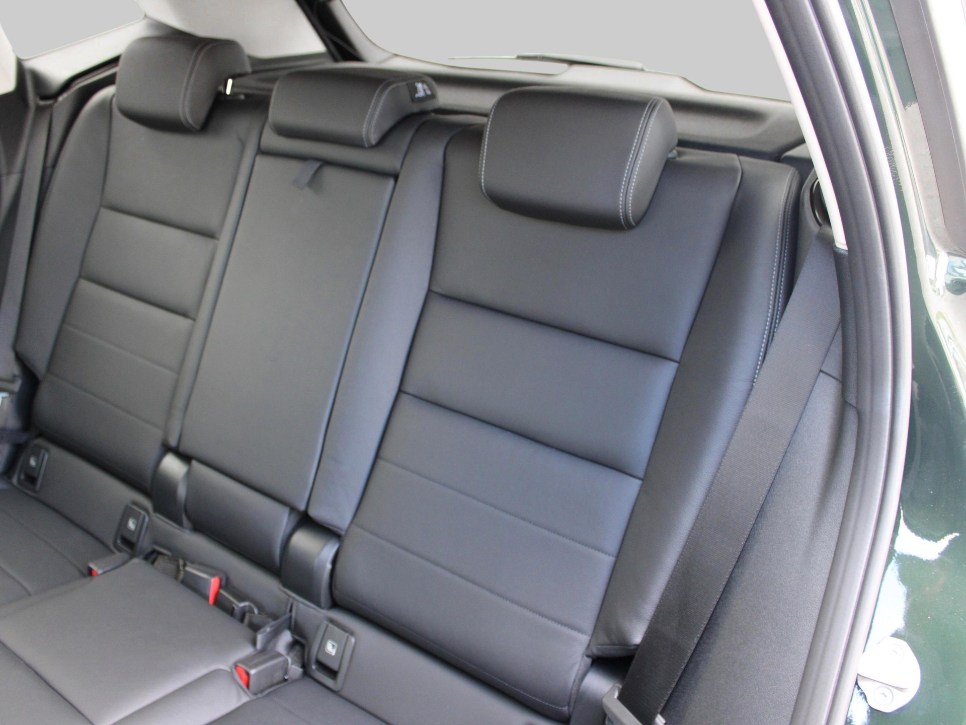 BMW 230e xDrive Luxury Line-image-19