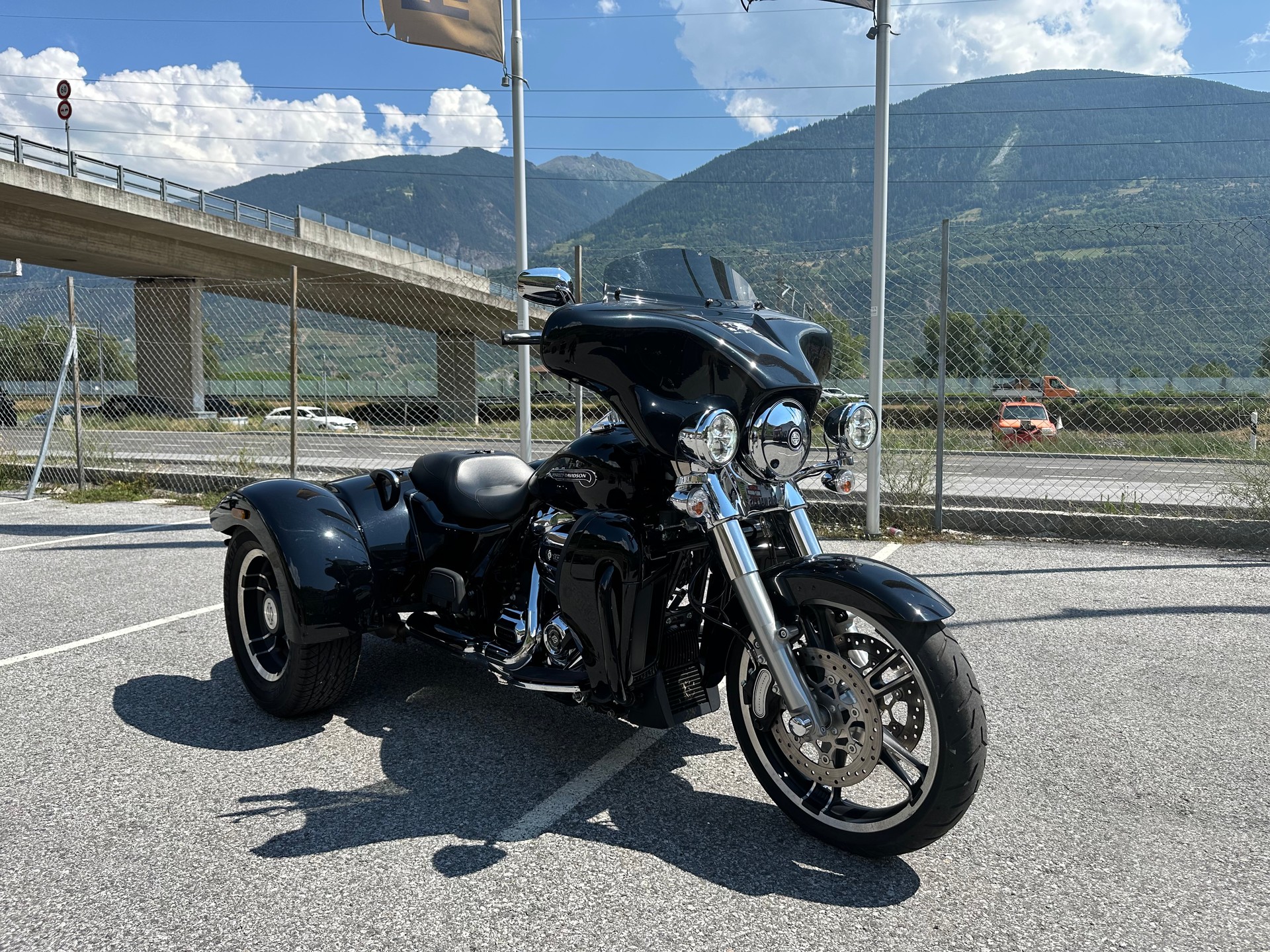 HARLEY-DAVIDSON FLRT Freewheeler-image-0