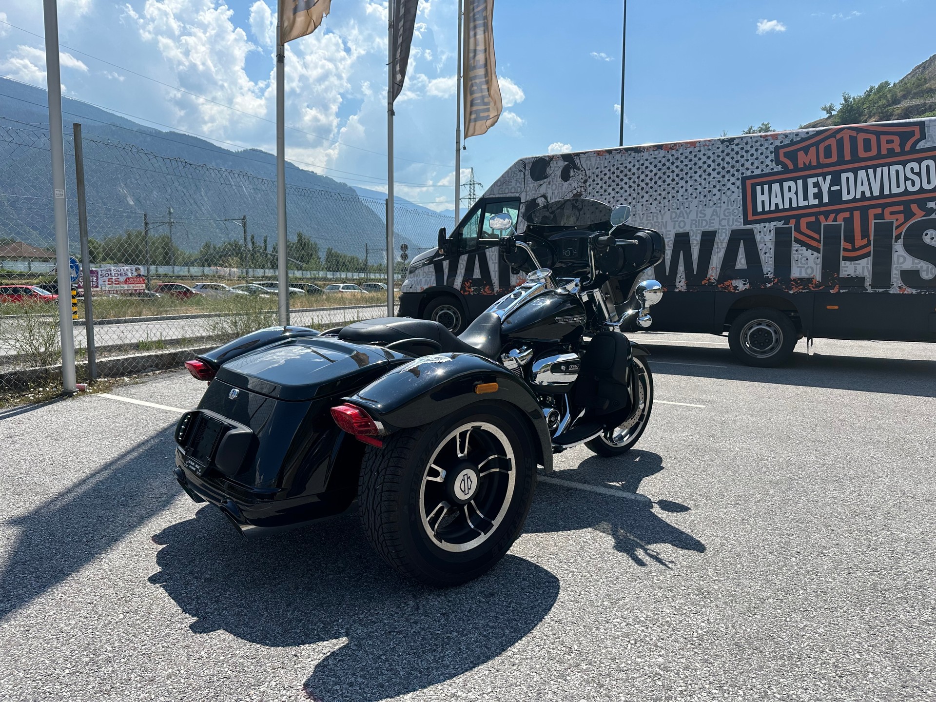 HARLEY-DAVIDSON FLRT Freewheeler-image-2