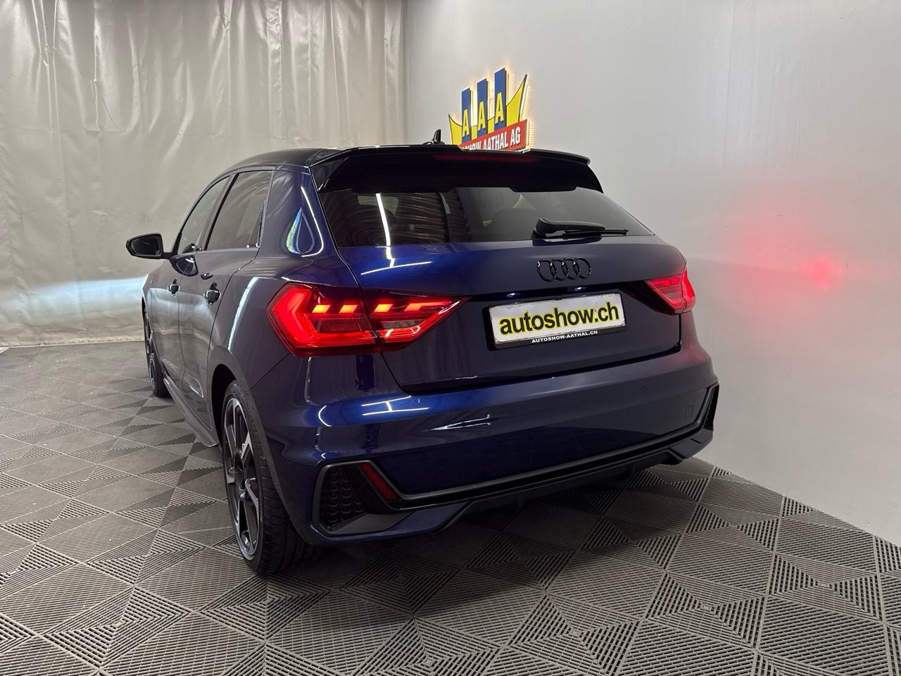 AUDI A1 Sportback 30 TFSI S Line Black Edition S-tronic-image-14
