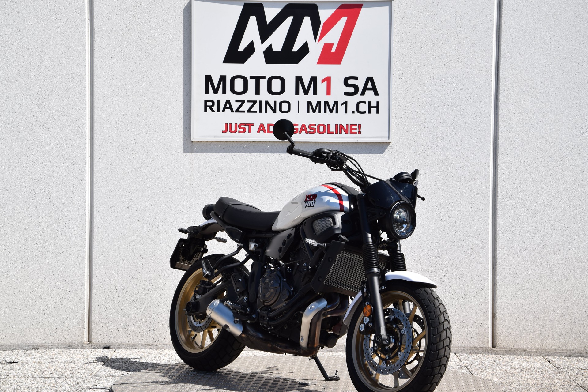 YAMAHA XSR 700 XTribute-image-1