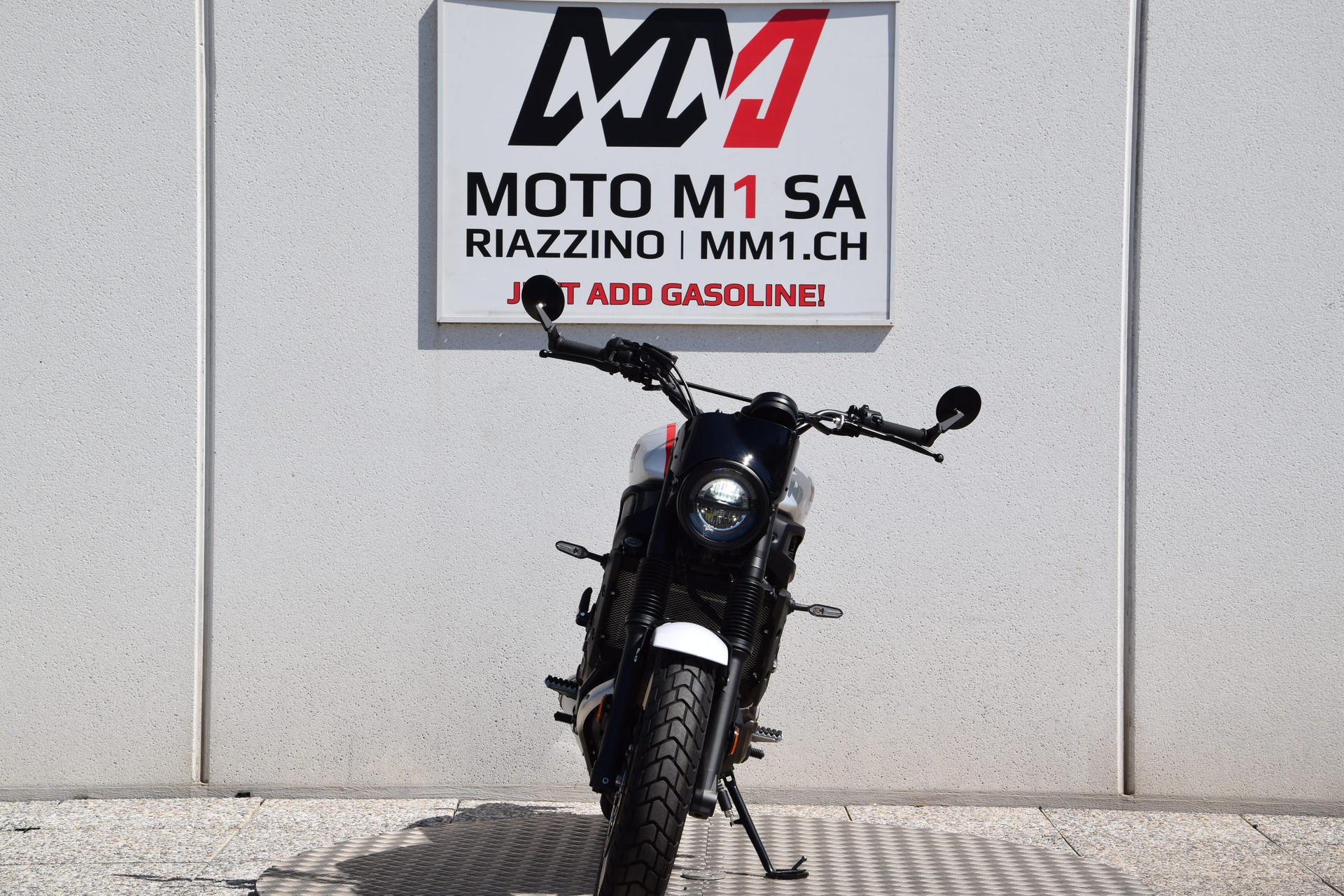 YAMAHA XSR 700 XTribute-image-2