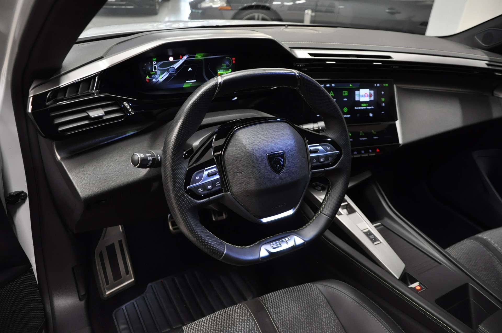 PEUGEOT 308 SW 1.2 HEV 136 GT-image-11