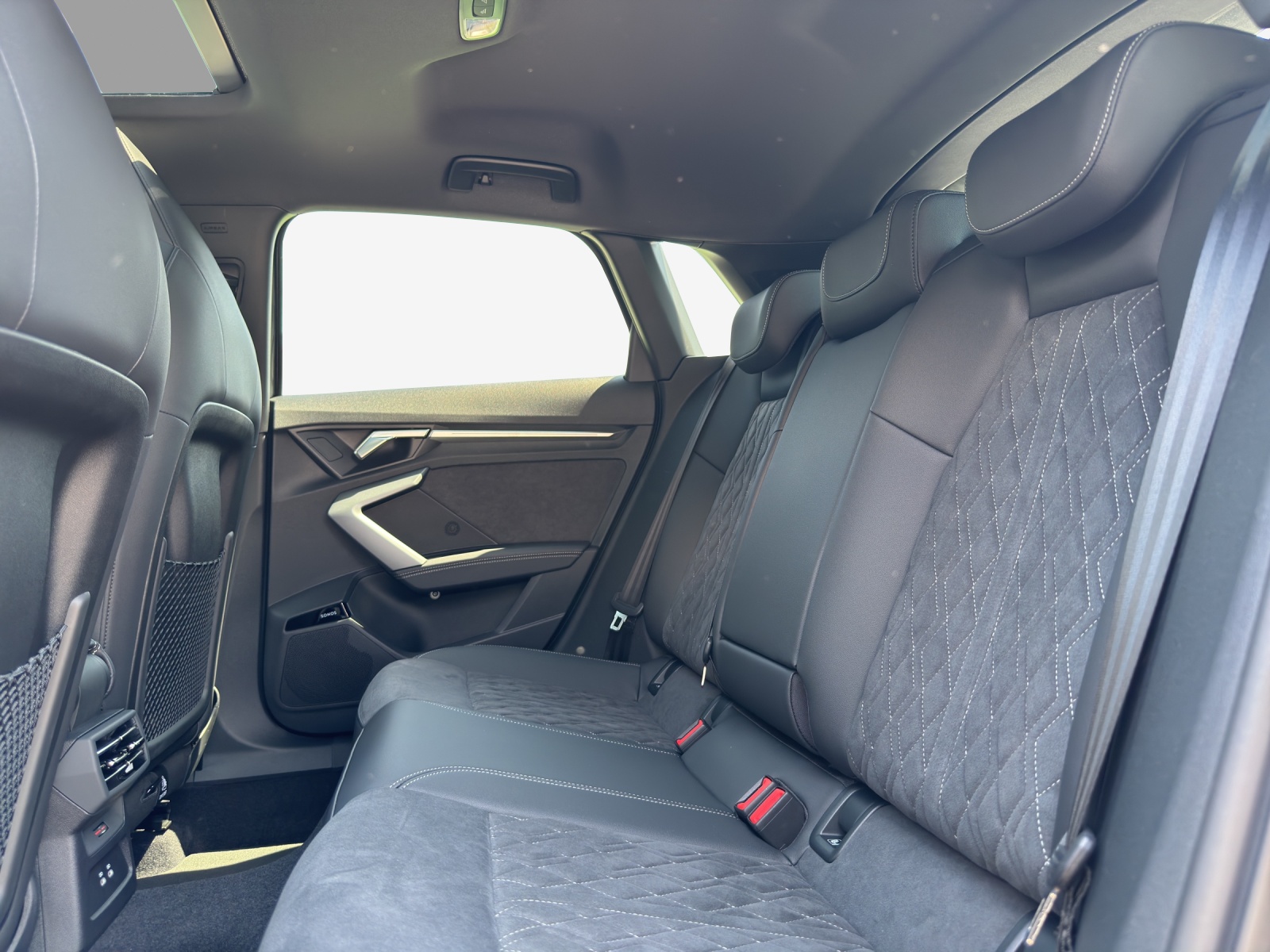 AUDI A3 Sportback TFSI 110 kW S line-image-11