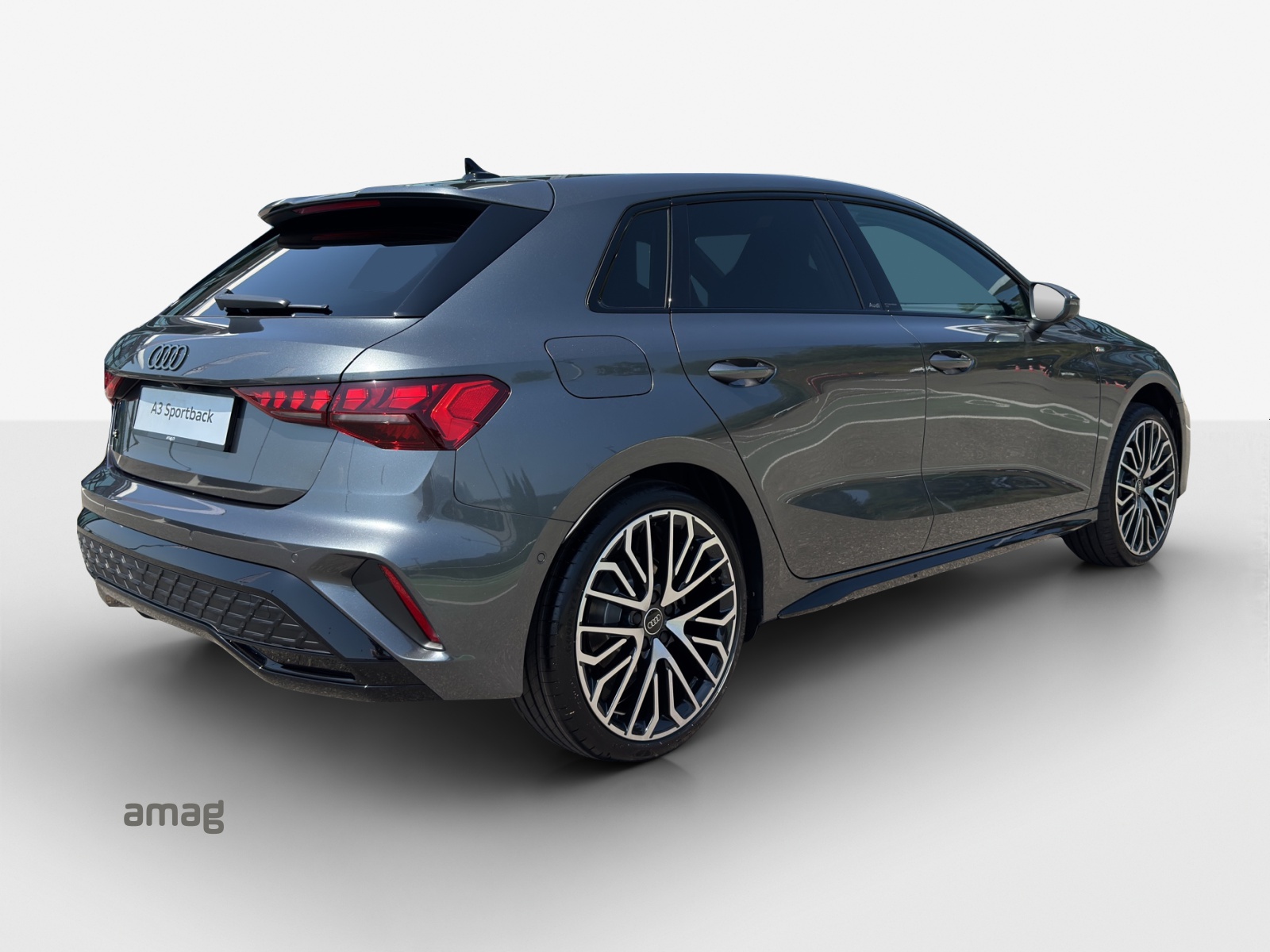 AUDI A3 Sportback TFSI 110 kW S line-image-4