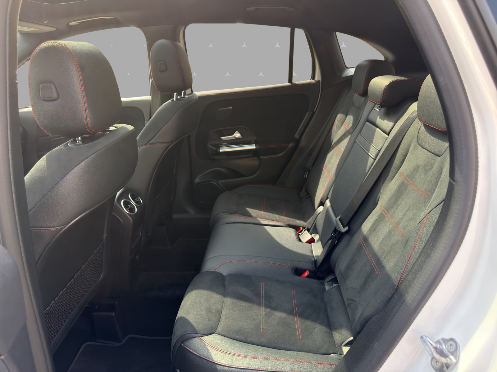 MERCEDES-BENZ GLA 250 4Matic AMG Line 8G-DCT-image-13