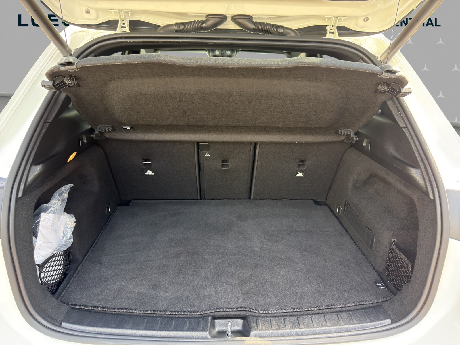 MERCEDES-BENZ GLA 250 4Matic AMG Line 8G-DCT-image-14