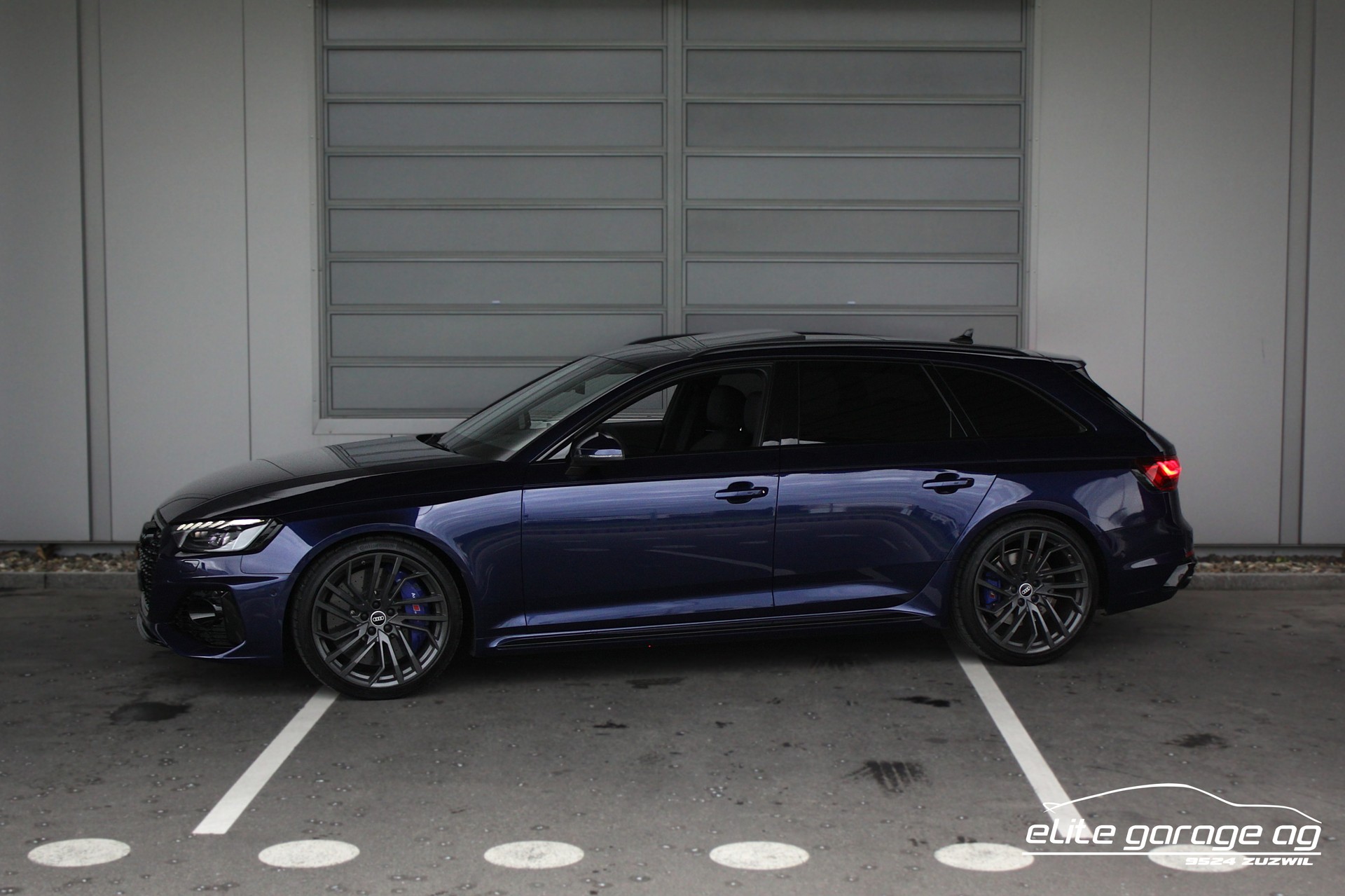 AUDI RS4 Avant quattro tiptronic